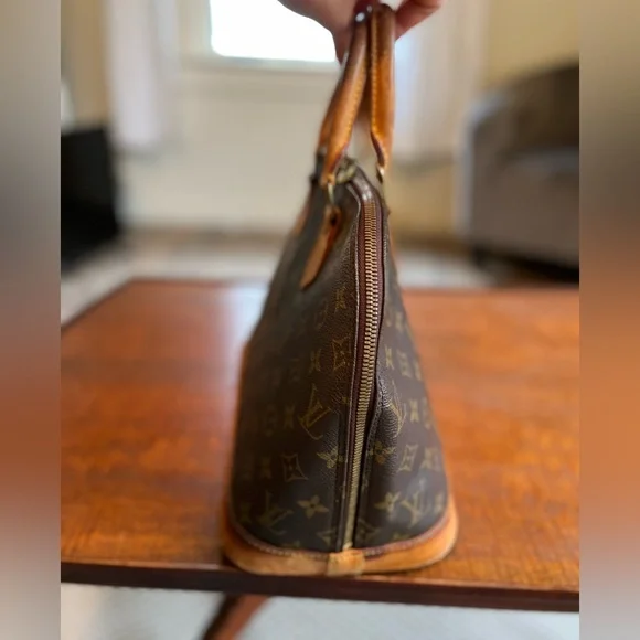 Louis Vuitton Alma PM - Picture 6 of 12